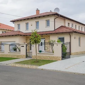  Apartament Aura Ungaria